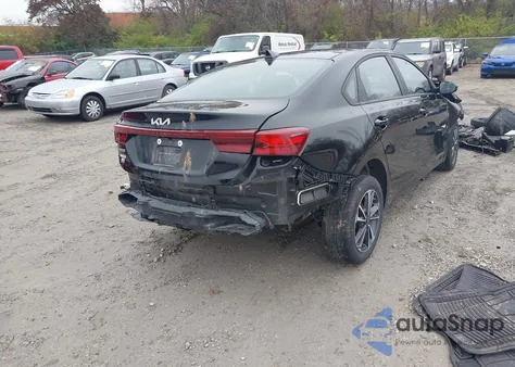 2024 Kia Forte Lxs z USA, uszkodzony, nr VIN 3KPF24AD6RE726611